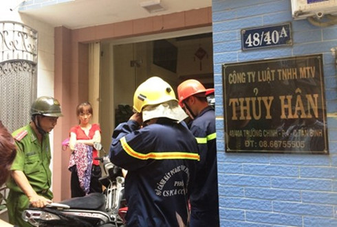 Lực lượng PCCC đang thu thập th&ocirc;ng tin về vụ ch&aacute;y nh&agrave; trong hẻm 48 đường Trường Chinh