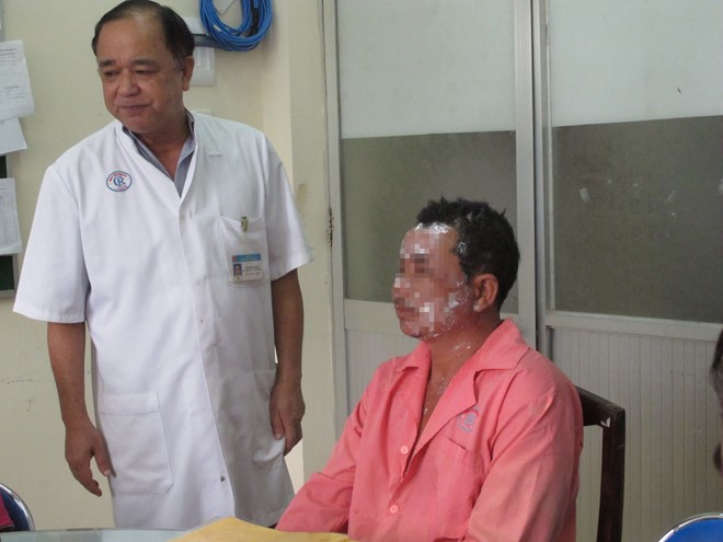 C&aacute;c c&ocirc;ng nh&acirc;n bị bỏng đang điều trị tại bệnh viện Chợ Rẫy
