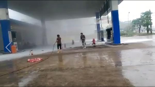 ch&aacute;y c&acirc;y xăng ở M&oacute;ng C&aacute;i