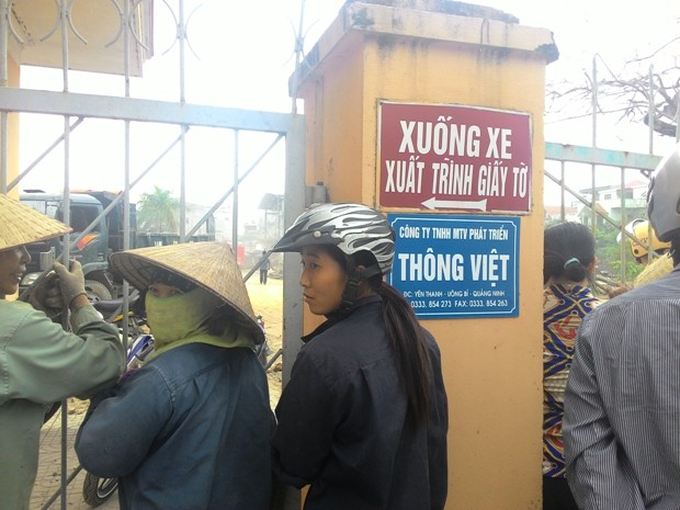 ch&aacute;y nh&agrave; m&aacute;y chế biến nhựa th&ocirc;ng tại u&ocirc;ng b&iacute;