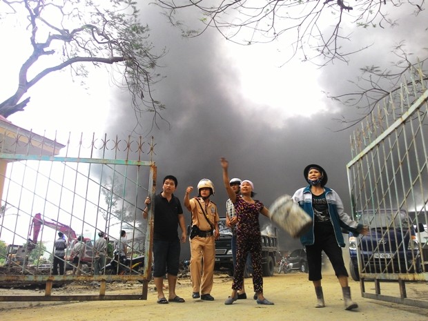 ch&aacute;y nh&agrave; m&aacute;y nhựa th&ocirc;ng tại quảng ninh