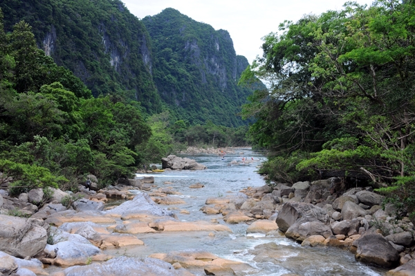 Nhảy xuống suối cứu bạn, học sinh lớp 10 chết đuối