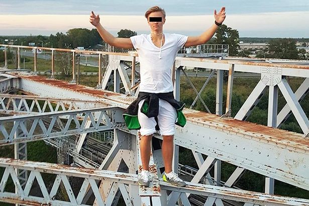 Nga đua mốt chụp ảnh mạo hiểm, nam thanh ni&ecirc;n 17 tuổi chết thảm