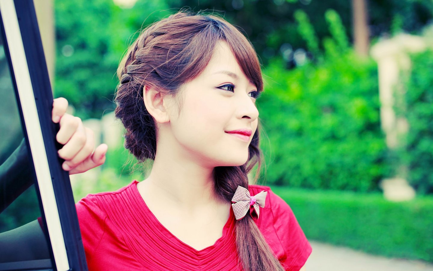 Kiểu t&oacute;c tết xương c&aacute; rất được Chi Pu y&ecirc;u th&iacute;ch