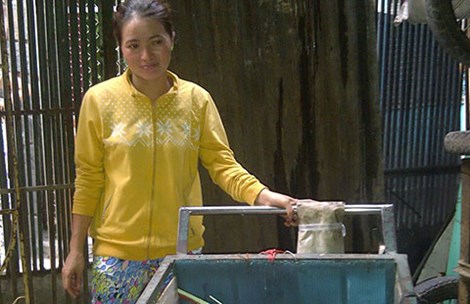 Vợ chồng chị ve chai nhặt được 5 triệu y&ecirc;n đang bắt đầu l&agrave;m thủ tục nhận tiền