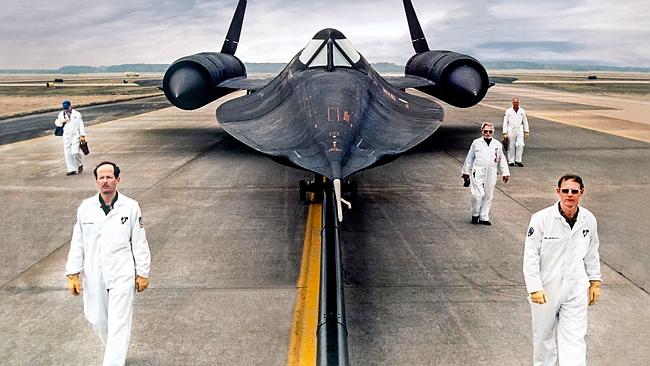Với vận tốc si&ecirc;u thanh 3530 km/h, Lockheed SR-71 Blackbird xứng tầm l&agrave; chiếc m&aacute;y bay nhanh nhất thế giới