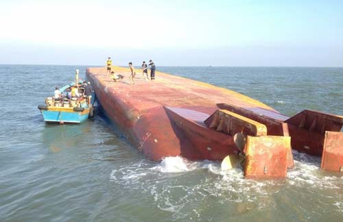 Hiện trường vụ ch&igrave;m t&agrave;u