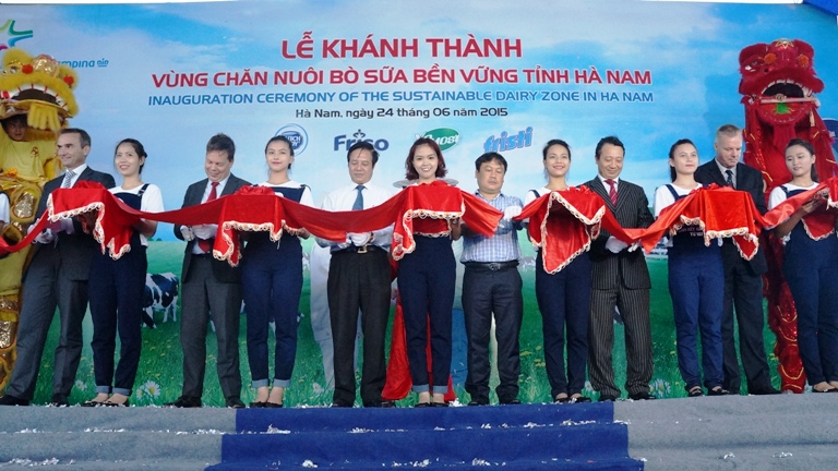 Kh&aacute;nh th&agrave;nh v&ugrave;ng chăn nu&ocirc;i b&ograve; sữa ở h&agrave; nam