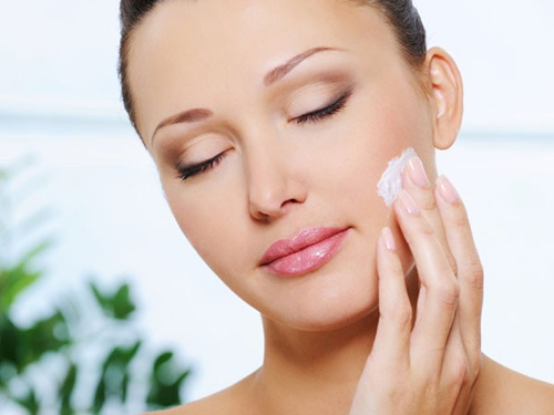 Chị em n&ecirc;n chọn mua kem dưỡng ẩm hoặc 13Win OKVIP Cá cược bóng đá c&oacute; bổ sung collagen