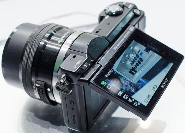 Sony Alpha 5000 l&agrave; mẫu m&aacute;y ảnh du lịch được nhiều người ưa chuộng