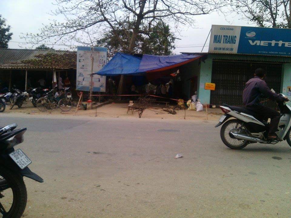 B&ecirc;n ngo&agrave;i ng&ocirc;i nh&agrave; đối tượng s&aacute;t hại vợ d&atilde; man