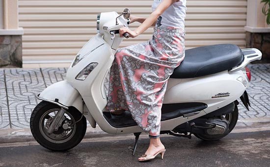 V&aacute;y chống nắng 2 lớp c&oacute; gi&aacute; 110.000- 130.000 đồng/ chiếc