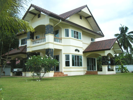 Chọn mua nh&agrave; theo phong thủy cần đặc biệt lưu &yacute; tới 2 yếu tố l&agrave; vị tr&iacute; v&agrave; hướng nh&agrave;