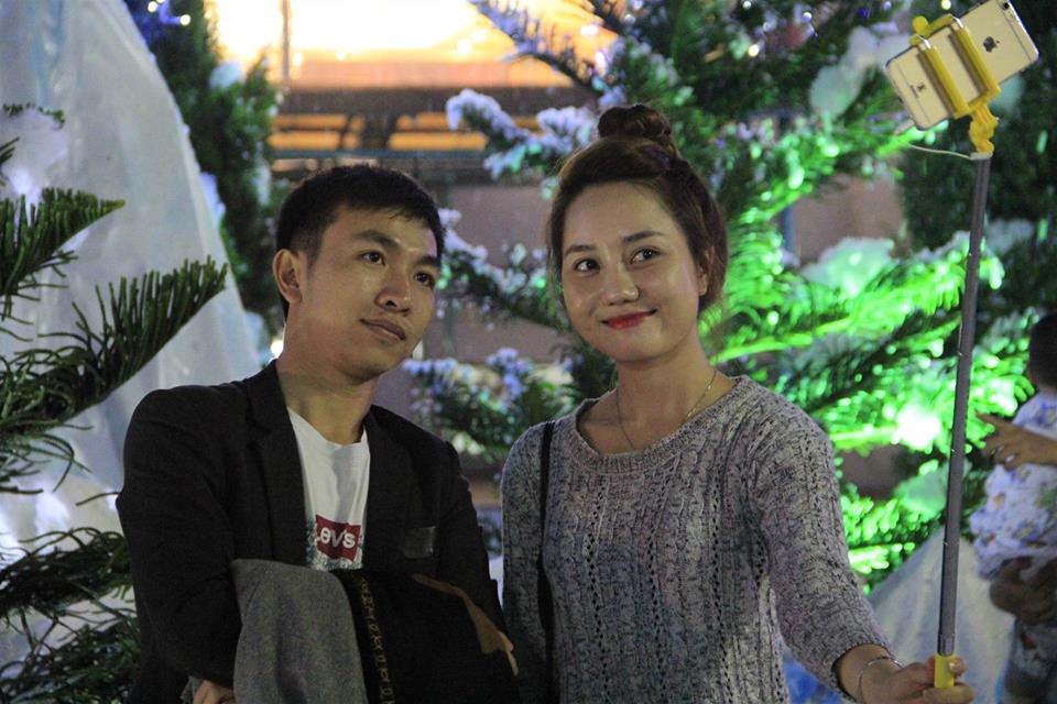 Những khoảnh khắc thiếu nữ tự sướng đ&ecirc;m Gi&aacute;ng Sinh