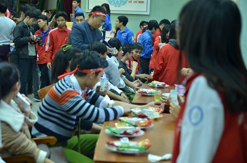 Hiến m&aacute;u cứu người l&agrave; nghĩa cử cao đẹp. Chủ Nhật Đỏ lần n&agrave;y thu h&uacute;t h&agrave;ng vạn người tham gia