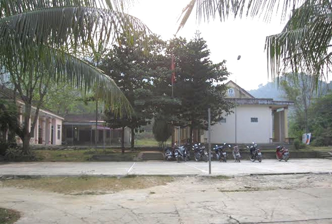 tốt nghiệp cấp 3, chủ tịch x&atilde;, lợi dụng chức quyền, ăn chặn, người ngh&egrave;o