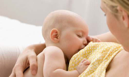 Mẹo chữa nấc cụt tức th&igrave; cho trẻ sơ sinh