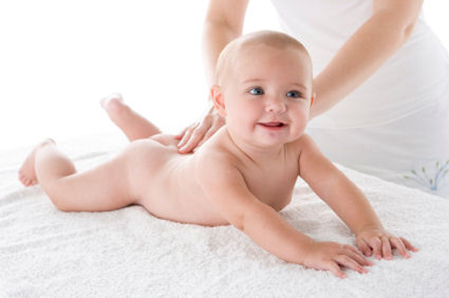 Mẹo chữa nấc cụt ngay tức th&igrave; cho b&eacute; y&ecirc;u
