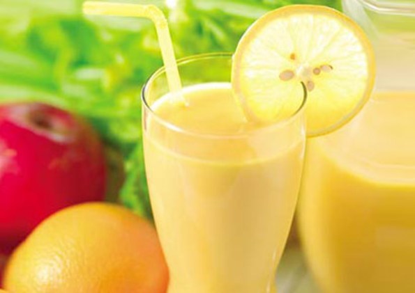 Sinh tố chanh t&aacute;o sẽ gi&uacute;p chấm dứt những cơn buồn n&ocirc;n kh&oacute; chịu khi b&agrave; bầu trong giai đoạn ốm ngh&eacute;n