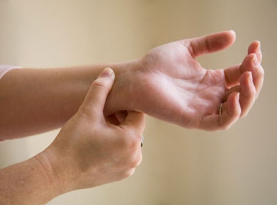 C&aacute;ch chữa xuất tinh sớm bằng phương ph&aacute;p bấm huyệt gi&uacute;p qu&yacute; &ocirc;ng tho&aacute;t khỏi nỗi lo yếu sinh l&yacute;
