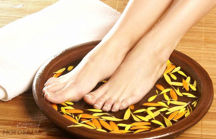 C&aacute;c b&agrave;i thuốc ng&acirc;m ch&acirc;n cổ truyền vừa c&oacute; t&aacute;c dụng chữa yếu sinh l&yacute;, vừa gi&uacute;p tinh thần thư th&aacute;i, trị mất ngủ