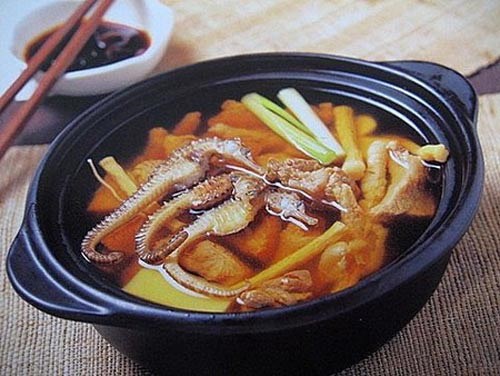 B&ecirc;n cạnh c&aacute;ch ng&acirc;m rượu c&aacute; ngựa, đ&agrave;n &ocirc;ng yếu sinh l&yacute; cũng c&oacute; thể d&ugrave;ng c&aacute;c m&oacute;n ăn từ c&aacute; ngựa