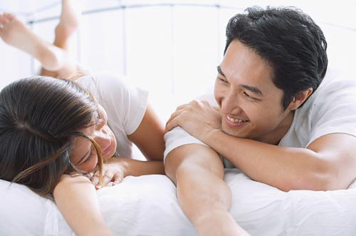 Đ&agrave;n &ocirc;ng bị yếu sinh l&yacute; sử dụng mật nh&acirc;n đ&uacute;ng c&aacute;ch sẽ gi&uacute;p tăng cường ham muốn t&igrave;nh dục