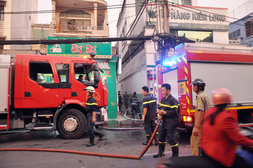 Ch&aacute;y ở TP Hồ Ch&iacute; Minh, 3 em nhỏ tho&aacute;t chết trong gang tấc. Ảnh: D&acirc;n tr&iacute;