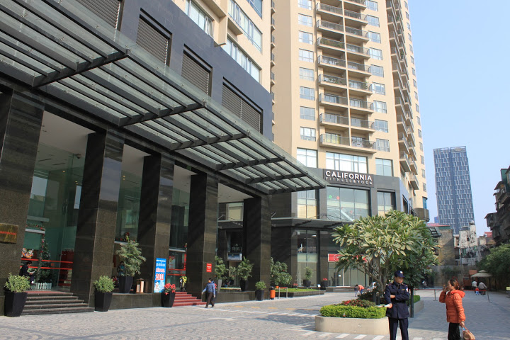 Suốt năm 5 qua, người d&acirc;n ở chung cư cao cấp Sky City Tower phải sống trong cảnh bất an v&igrave; sai phạm của chủ đầu tư