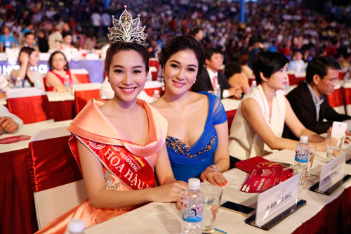 Đương kim Hoa hậu Đặng Thu Thảo và Hoa hậu Việt Nam 2004, Nguyễn Thị Huyền