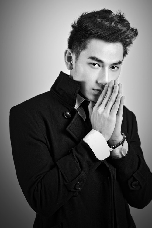 Isaac l&agrave; một trong những nh&acirc;n tố v&ocirc; c&ugrave;ng kh&oacute; đo&aacute;n của chương tr&igrave;nh The Remix 