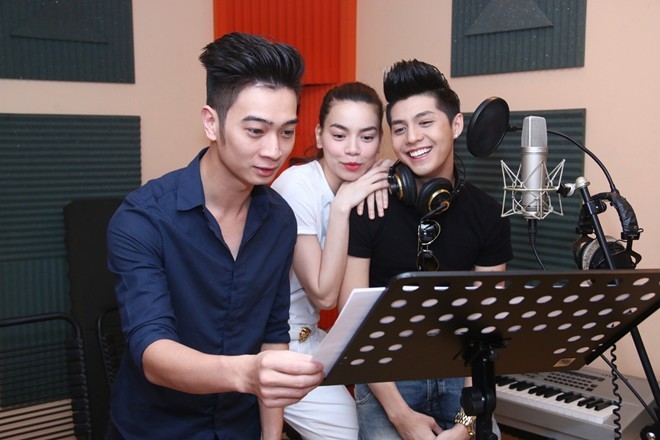 Nh&agrave; sản xuất từng tham gia The Remix l&agrave; nhạc sĩ phối kh&iacute; cho ca kh&uacute;c mới của H&agrave; Hồ