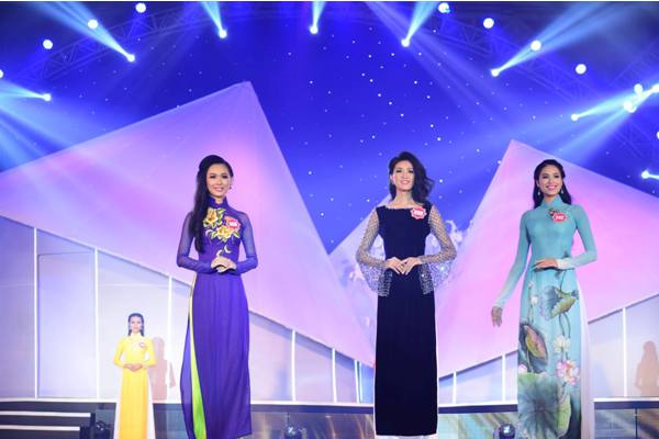 Nhà thiết kế Ngô Nhật Huy đã mất hàng tháng trời chuẩn bị áo dài cho 39 thí sinh chung khảo Hoa hậu Việt Nam 2014 khu vực phía Nam