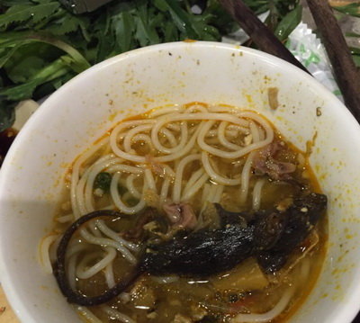 chuột chết trong nồi lẩu 