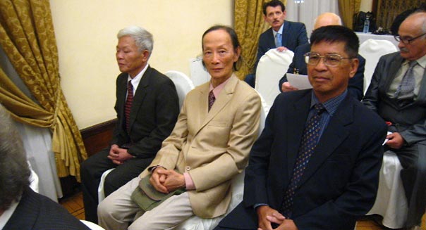 C&aacute;c nh&agrave; khoa học hạt nh&acirc;n Việt Nam trong buổi trao huy chương