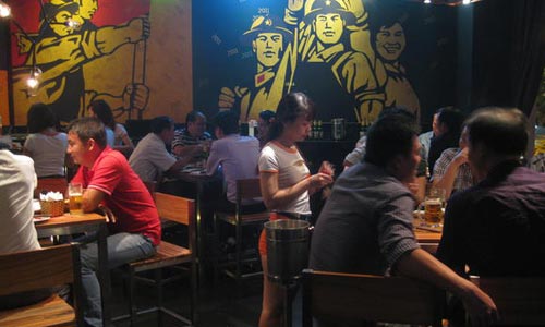 13Win22 com hiện đang mở c&acirc;u lạc bộ bia kh&ocirc;ng chỉ mang lại lại nhuận cao m&agrave; c&ograve;n tạo n&ecirc;n một kh&ocirc;ng gian văn h&oacute;a mới cho giới trẻ