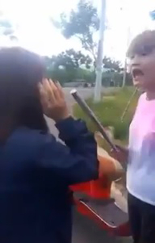 Hiện c&ocirc;ng an địa phương đ&atilde; v&agrave;o cuộc x&aacute;c minh video nữ sinh đ&aacute;nh nhau n&oacute;i tr&ecirc;n