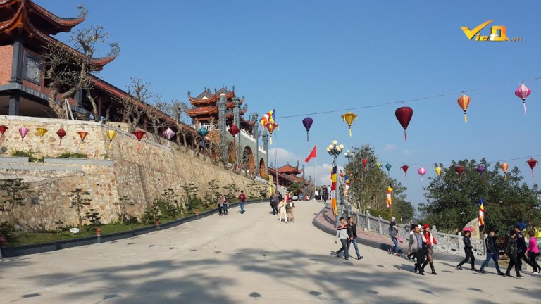 Ch&ugrave;a Ba V&agrave;ng 