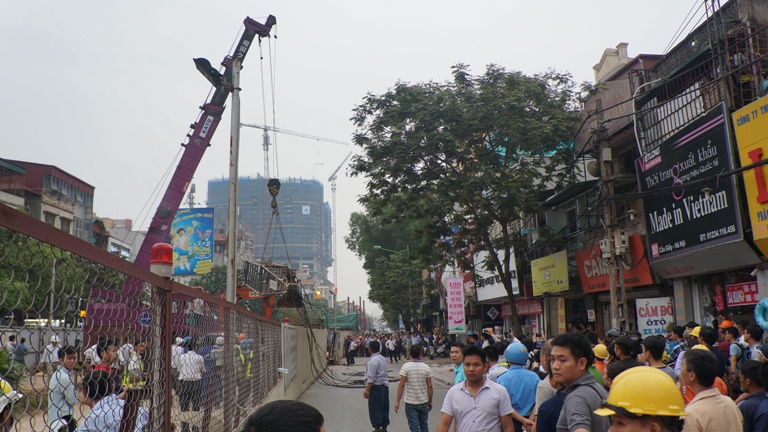 sập cần cẩu