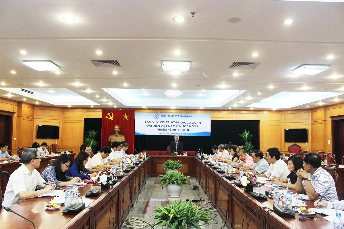 Bộ trưởng Nguyễn Qu&acirc;n l&agrave;m việc với c&aacute;c Trưởng cơ quan đại diện Việt Nam tại nước ngo&agrave;i mới được bổ nhiệm