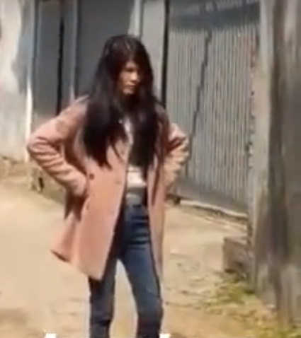 Con d&acirc;u đ&aacute;nh bố chồng