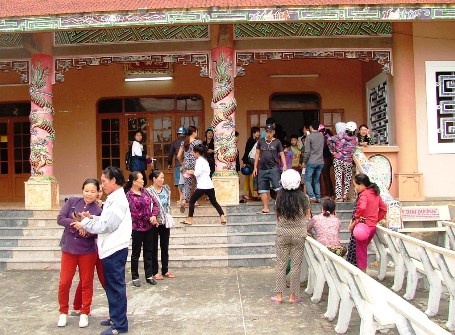Nhiều người nhầm con r&ugrave;a lạ l&agrave; r&ugrave;a n&uacute;i Vang n&ecirc;n k&eacute;o đến xem ng&agrave;y c&agrave;ng đ&ocirc;ng