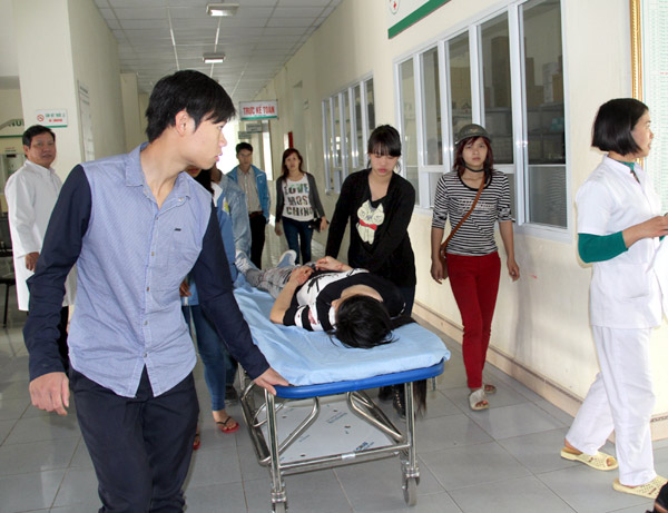 Sau vụ việc công an viên bắn súng chỉ thiên trúng mông người dân, nạn nhân được đền bù 11 triệu đồng Sau vụ việc công an viên bắn súng chỉ thiên trúng mông người dân, nạn nhân được đền bù 11 triệu đồng