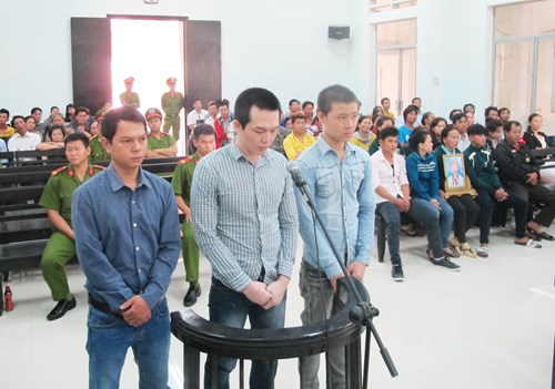 Phi&ecirc;n t&ograve;a ph&uacute;c thẩm vụ &aacute;n c&ocirc;ng an x&atilde; đ&aacute;nh chết học sinh lớp 9 đang diễn ra 