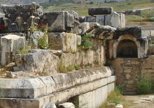 Cổng địa ngục Pluto được cho l&agrave; c&aacute;nh cửa nối liền nh&acirc;n gian v&agrave; địa phủ