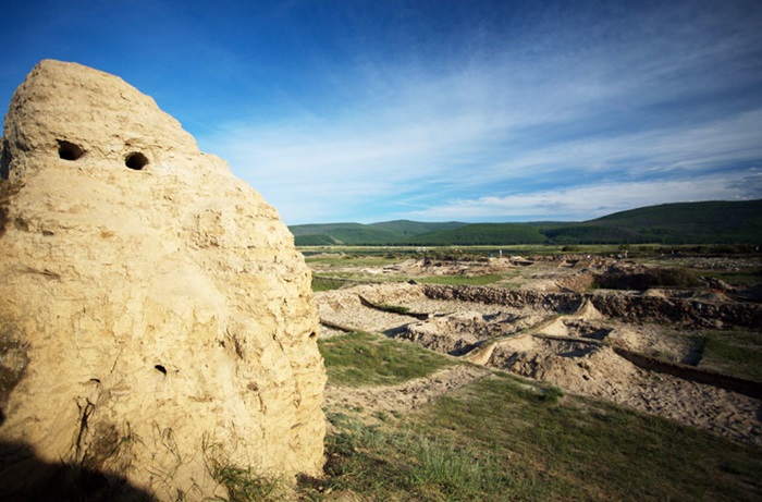 C&ocirc;ng tr&igrave;nh kiến tr&uacute;c n&agrave;y được x&acirc;y dựng c&aacute;ch đ&acirc;y 1.300 năm giữa hồ s&acirc;u nhất tại Siberia
