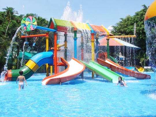 Vinpearl Land WaterPark Nha Trang địa điểm đi chơi ng&agrave;y 1/6 tuyệt vời