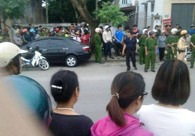 C&ocirc;ng an hải ph&ograve;ng đ&aacute;nh người vi phạm