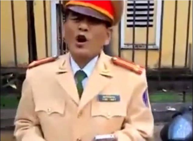 csgt hải ph&ograve;ng đ&aacute;nh người vi phạm