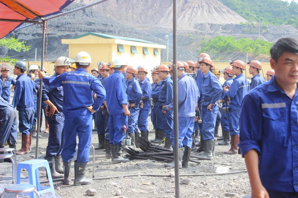 C&ocirc;ng nh&acirc;n l&agrave;m tại khai trường Th&agrave;nh C&ocirc;ng